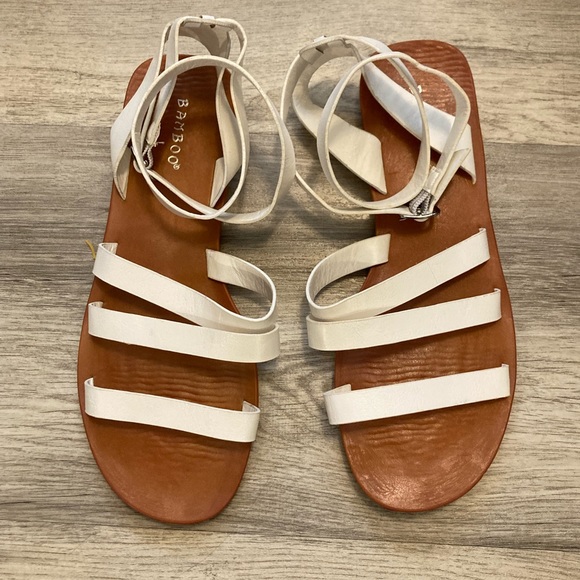 NEW Bamboo Moondance Gladiator Flat Sandals White Strappy Brown Adjustable Strap - Picture 4 of 7